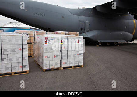 Des approvisionnements de secours, l'hygiène, Croix Rouge allemande, prêts à être chargés dans un Airbus A400M, ILA 2012, Berlin Banque D'Images