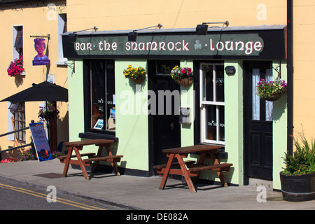 Bar irlandais typique dans Roundstone dans le comté de Galway, Irlande Banque D'Images