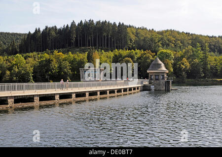 Le réservoir du barrage, Lister, Olpe, parc naturel Ebbegebirge, région du Sauerland, Rhénanie du Nord-Westphalie, PublicGround Banque D'Images