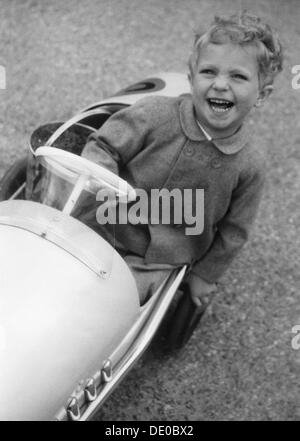 Le prince Carl Gustaf de Suède par le 3e anniversaire, le 30 avril 1949. Artiste : Inconnu Banque D'Images