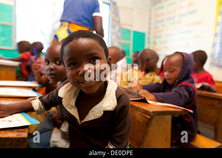 Les enfants de l'école dans une petite école à la périphérie de Musanze Banque D'Images