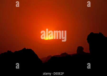 Lac de lave bouillante dans le cratère du Mont Nyiragongo volcano Banque D'Images