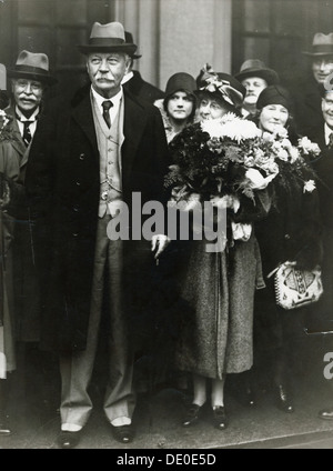 Le romancier écossais Sir Arthur Conan Doyle et son épouse, Stockholm, Suède, 1929. Artiste : Inconnu Banque D'Images