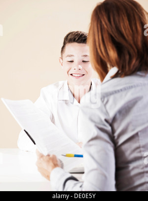 Adolescent à une entrevue d'emploi Banque D'Images