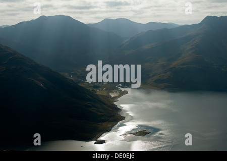 Luinne Bheinn et Glen Barrisdale, Knoydart, sur le Loch Hourn, à partir de la crête de Fada Druim, région des Highlands, Ecosse, Royaume-Uni Banque D'Images