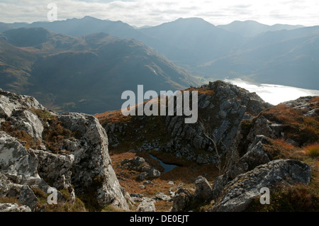 Luinne Bheinn et Glen Barrisdale, Knoydart, sur le Loch Hourn, à partir de la crête de Fada Druim, région des Highlands, Ecosse, Royaume-Uni Banque D'Images