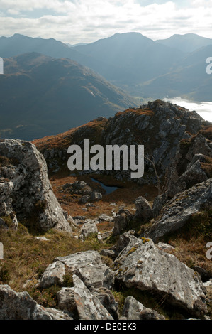 Luinne Bheinn et Glen Barrisdale, Knoydart, sur le Loch Hourn, à partir de la crête de Fada Druim, région des Highlands, Ecosse, Royaume-Uni Banque D'Images