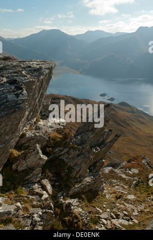 Luinne Bheinn et Glen Barrisdale, Knoydart, sur le Loch Hourn, à partir de la crête de Fada Druim, région des Highlands, Ecosse, Royaume-Uni Banque D'Images