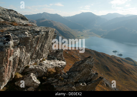 Luinne Bheinn et Glen Barrisdale, Knoydart, sur le Loch Hourn, à partir de la crête de Fada Druim, région des Highlands, Ecosse, Royaume-Uni Banque D'Images