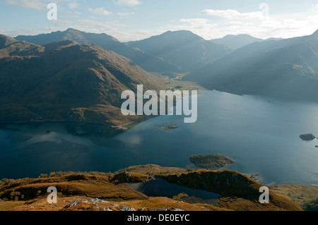 Luinne Bheinn et Glen Barrisdale, Knoydart, sur le Loch Hourn, de Druim Fada, région des Highlands, Ecosse, Royaume-Uni Banque D'Images