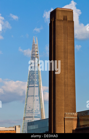 Tate Modern cheminée et le Shard, London, England Banque D'Images