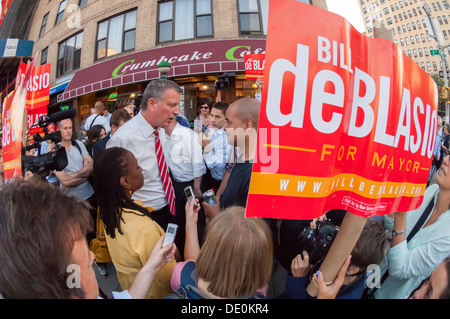 Candidat à la Mairie de New York et défenseur du projet de loi n'DeBlasio un "meet and greet" événement de campagne Banque D'Images