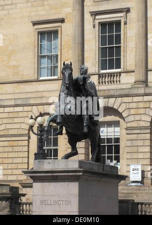 Monument de Wellington en dehors de General Register House, Princes Street, Edinburgh, Ecosse, Royaume-Uni Banque D'Images