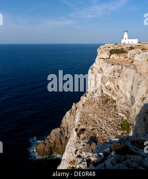 Phare de Cap de Cavalleria, au nord de Minorque, l'île de Minorque, Iles Baléares, Espagne, le sud de l'Europe Banque D'Images