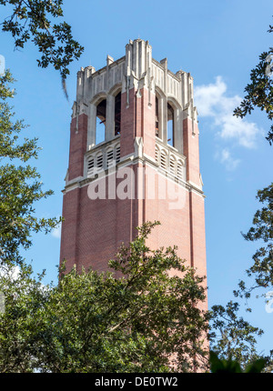 Haut de la tour du xve siècle sur le campus de l'Université de Floride à Gainesville, en Floride. Banque D'Images