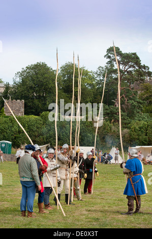 Le "Berkeley' escarmouche de reconstitutions médiévales au château de Berkeley près de Gloucester où le 500e anniversaire de la bataille de F Banque D'Images