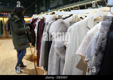 Riche de décrochage et Royal au pain et beurre Hiver 2013 fashion fair dans l'enceinte de l'ancien Aéroport Berlin-Tempelhof Banque D'Images