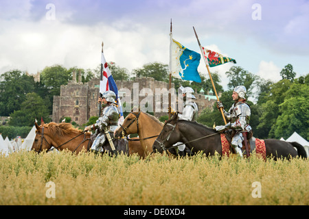 L'escarmouche' 'Berkeley reconstitutions médiévales au château de Berkeley près de Gloucester où le 500e anniversaire de la bataille de Fl Banque D'Images