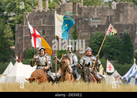 L'escarmouche' 'Berkeley reconstitutions médiévales au château de Berkeley près de Gloucester où le 500e anniversaire de la bataille de Fl Banque D'Images