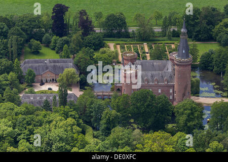 Vue aérienne, Château de Moyland, un style néo-gothique château à douves, Bedburg-Hau, région du Bas Rhin, Rhénanie du Nord-Westphalie Banque D'Images