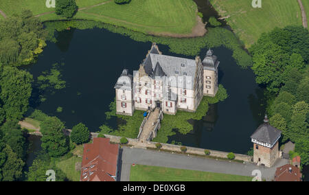 Vue aérienne, Bodelschwingh château à douves, l'eau d'un fossé, Dortmund, Ruhr, Rhénanie du Nord-Westphalie Banque D'Images