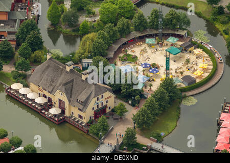 Vue aérienne, Sonnekreisen recreation area à l'Irish Pub, Centropark 'Centro', Centre Commercial, Quartier Neue Mitte, Oberhausen Banque D'Images