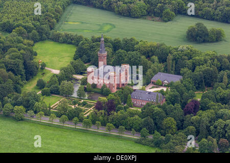 Vue aérienne, Wasserburg Anholt, château de style néo-gothique, Bedburg-Hau, région du Bas Rhin, Rhénanie du Nord-Westphalie Banque D'Images