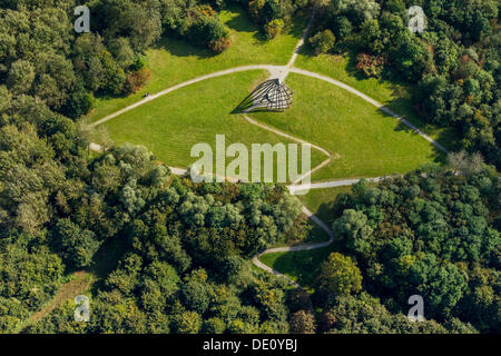 Vue aérienne de la pyramide, Vonderort Gesundheitspark Quellenbusch Park, parc, Bottrop, Ruhr, Rhénanie du Nord-Westphalie Banque D'Images