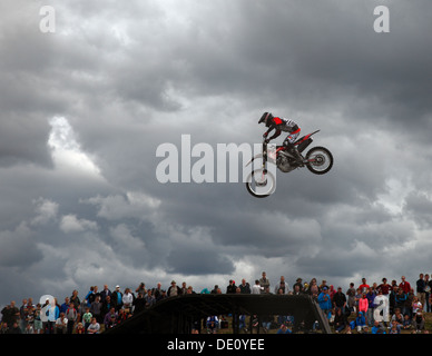 Freestyle Motocross FMX ou stunt bike dans l'air. Banque D'Images