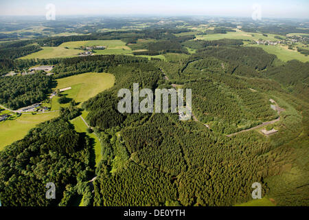 Vue aérienne, anciennes casernes, site proposé pour un institut de médecine légale, Reichshof, Oberbergisches Land Banque D'Images