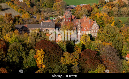 Vue aérienne, Schloss Heessen, un château à douves utilisé comme un pensionnat, à l'automne, Hamm, Ruhr, Rhénanie du Nord-Westphalie Banque D'Images