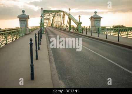 Maria Valeria Bridge, pont sur le Danube entre Esztergom, Estergom et Parkany, Sturovo, pont à la frontière entre la Hongrie et Banque D'Images