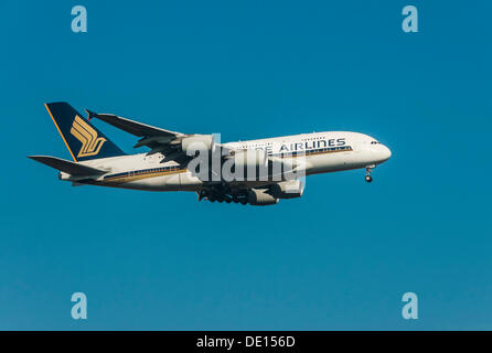 Singapore Airlines Airbus A380-841 s'approchant pour atterrir à l'aéroport de Frankfurt, Frankfurt am Main, Hesse Banque D'Images