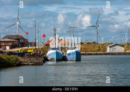 Bateaux de pêche dans le port de Blåvand, Ouest Jutland, Danemark, Europe Banque D'Images