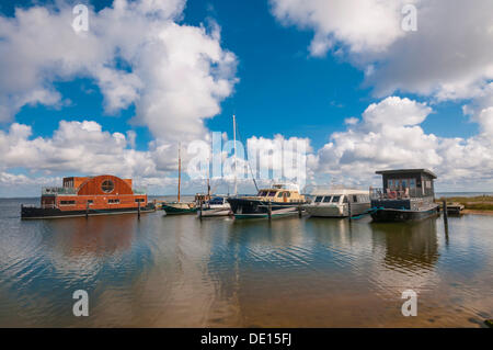 Bateaux et yachts dans le port de Blåvand, Ouest Jutland, Danemark, Europe Banque D'Images