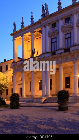 Palazzo Chiericati par Andrea Palladio, siège du Museo Civico de Vicenza, la Piazza Matteotti, Vicenza, Vénétie, Italie, Europe Banque D'Images