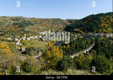 Vallée de l'allier à Chapeauroux, la Haute Loire, Auvergne, France, Europe Banque D'Images