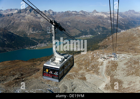 Surlej, Suisse, vue depuis le téléphérique de Corvatsch aux montagnes Bernina Banque D'Images