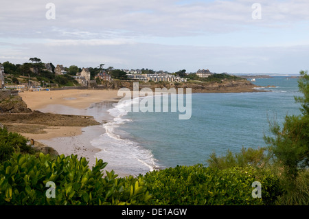 Vue de la plage de Pt Moulinet, Dinard, Bretagne, France Banque D'Images