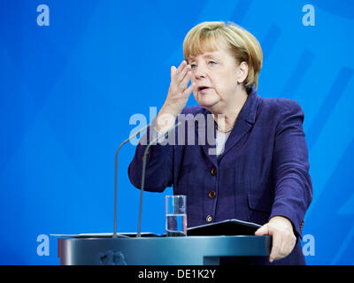 Berlin, Allemagne. 10 Septembre, 2013. La chancelière Merkel reçoit les 65 lauréats du concours national "jeune chercheur" à la chancellerie à Berlin. Le chancelier remet les Prix spéciaux du chancelier allemand' pour le travail le plus original dans le concours national d'Korbinian urbain. Le prix est doté de 3 000 euros. Pictutre : Angela Merkel (CDU), Chancelier allemand, illustré au cours de la réception à partir de 65 lauréats du concours national "jeune chercheur" à la chancellerie à Berlin. Credit : Reynaldo Chaib Paganelli/Alamy Live News Banque D'Images