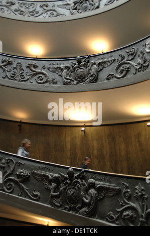 Giuseppe Momo (1875-1940). L'artiste italien. Escaliers en spirale. 1932. Musées du Vatican. La cité du Vatican. Banque D'Images