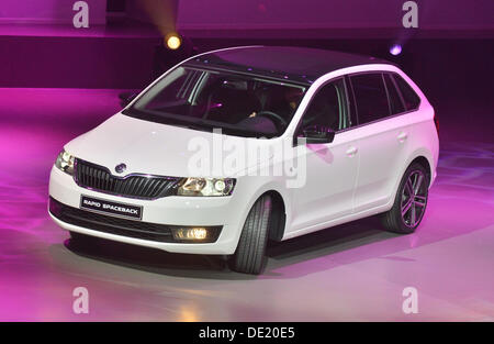 Francfort, Allemagne. Sep 9, 2013. Fabricant de voiture Volkswagen présente la nouvelle Skoda Rapid Spaceback avant la prochaine IAA - Frankfurt Motor Show à l'Ballsporthalle à Francfort, Allemagne, le 9 septembre 2013. Photo : Uli Deck/dpa/Alamy Live News Banque D'Images