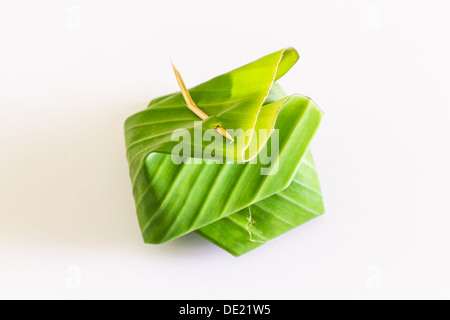 Thaïlande dessert ,enroulées dans des feuilles de bananier Banque D'Images