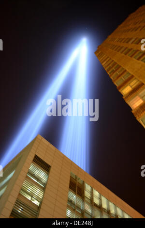 NY, NY, USA. 09 août, 2013. Rendre hommage à la lumière brille près de Ground Zero à Manhattan. Crédit : Christopher Penler/Alamy Live News Banque D'Images