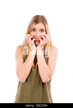 Belle blonde femme avec une expression de peur, isolé sur fond blanc Banque D'Images