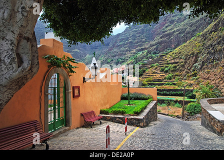Le petit village côtier de pristine Agulo, La Gomera, Canary Islands, Spain, Europe Banque D'Images