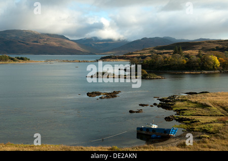 Isleornsay Bay sur le Sound of Sleat avec les collines de Knoydart derrière, Isle of Skye, Scotland, UK Banque D'Images