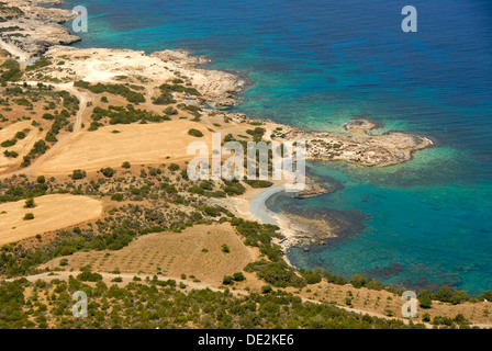 Littoral, falaises, rochers, mer bleue, vue depuis le mont du Sotiras Moutti tis, bains d'Aphrodite, l'Akamas, sud de Chypre Banque D'Images