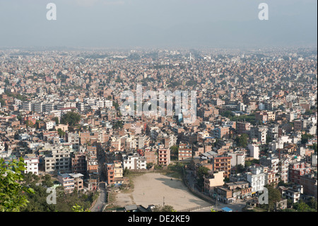 De nombreuses maisons, vue du Temple de Swayambhunath sur les toits de la capitale, Katmandou, Katmandou, Népal, Asie Banque D'Images