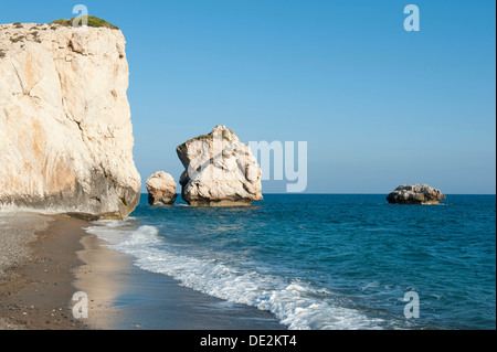 Rocher d'Aphrodite, Petra tou Romiou, lieu de naissance de la déesse Aphrodite, la mythologie grecque, des roches blanches sur la plage Banque D'Images